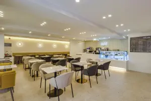 넓고 고급스러운 마블 테이블 카페 ANN 내부